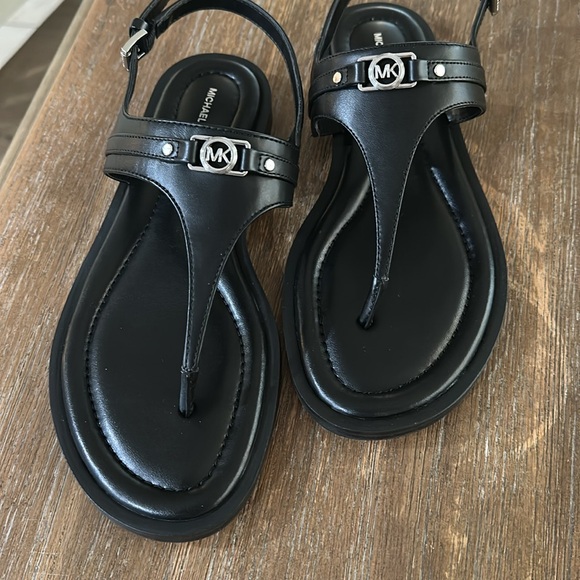 Michael Kors Black Leather Sandals with Silver Detail. NWT in original box. 7.5 - Picture 4 of 5